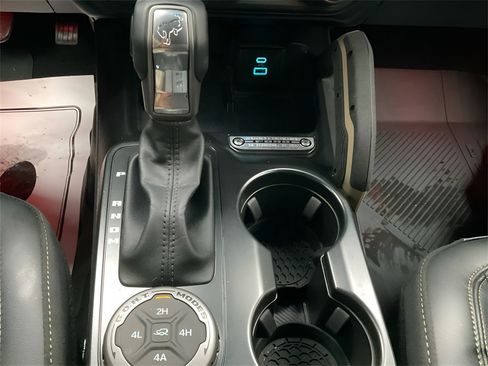 Used 2025 Ford Bronco Badlands image 24