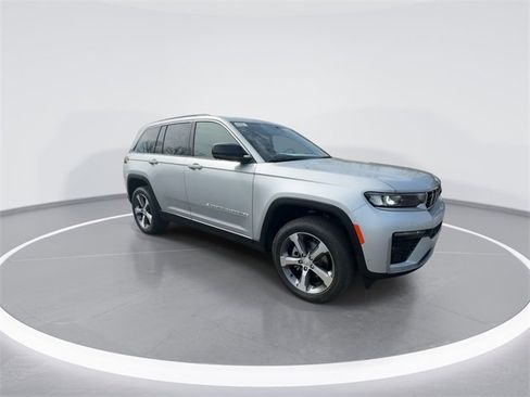 New 2026 Jeep Grand Cherokee Limited image 2