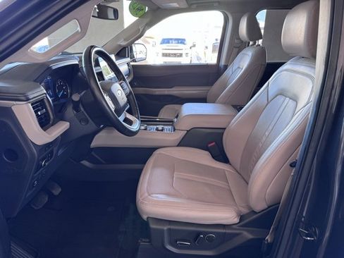 Used 2023 Ford Expedition Limited image 9
