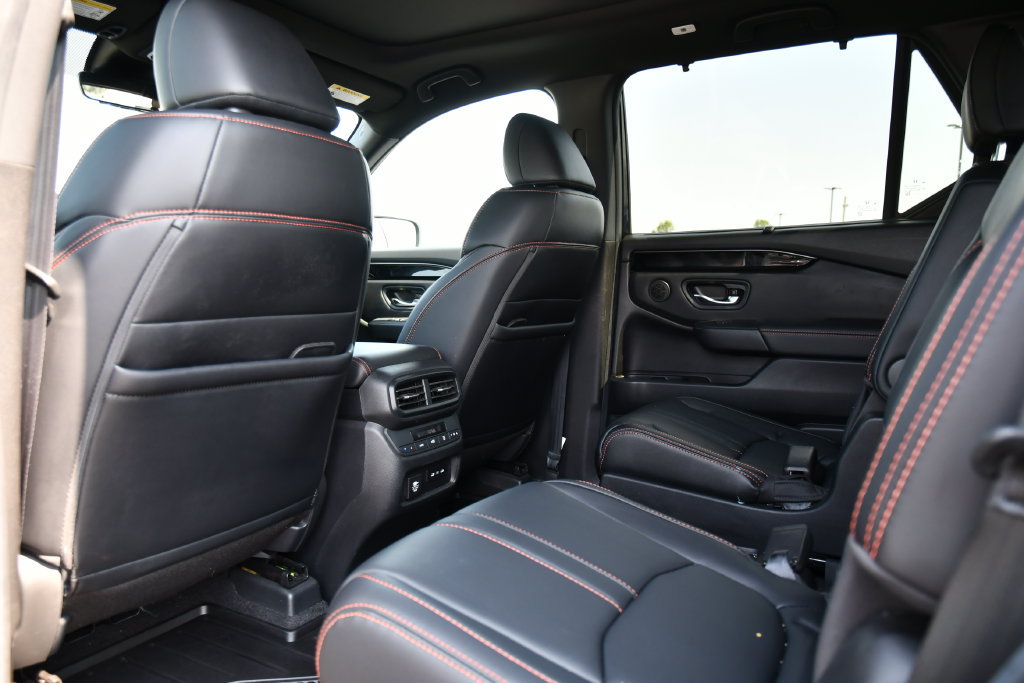 Used 2025 Honda Pilot TrailSport image 19