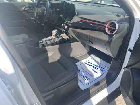 Used 2025 Chevrolet Trax RS w/ Sunroof Package image 45