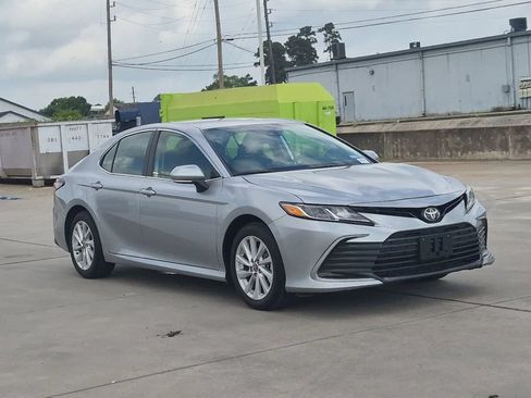 Used 2024 Toyota Camry LE w/ Convenience Package FWD image 4
