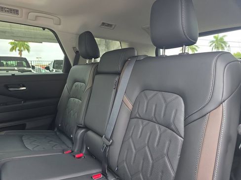 New 2026 Nissan Pathfinder Platinum w/ Cargo Package AWD/4WD image 18