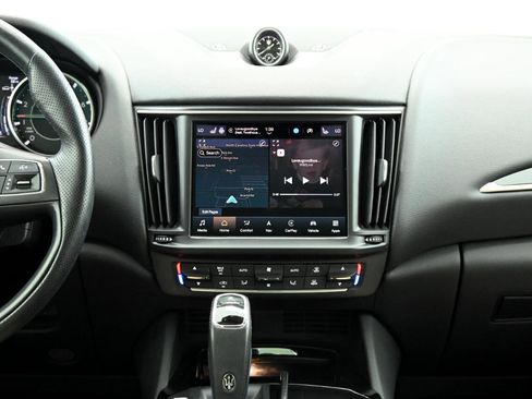 Used 2021 Maserati Levante image 27