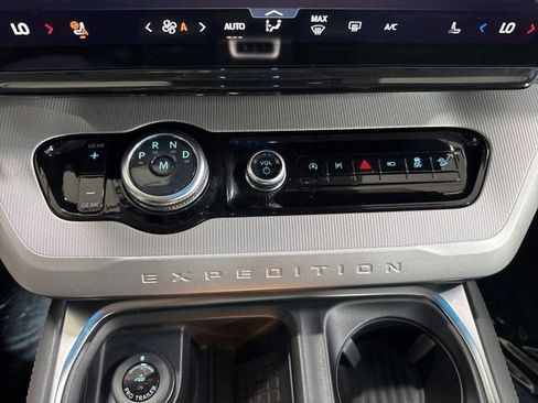 Used 2025 Ford Expedition Active AWD/4WD image 23