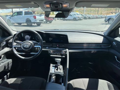 Used 2025 Hyundai Elantra SEL FWD image 24