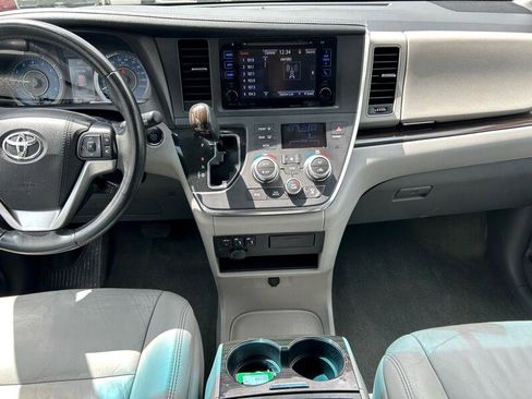 Used 2017 Toyota Sienna XLE w/ XLE Navigation Package image 11