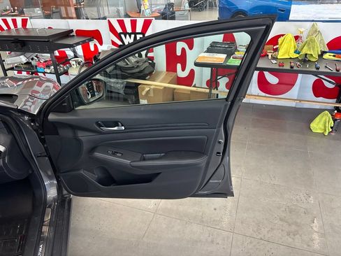 Used 2025 Nissan Altima 2.5 SV w/ SV Premium Package FWD image 40