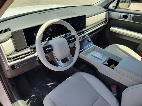 Certified 2025 Hyundai Santa Fe SEL image 9