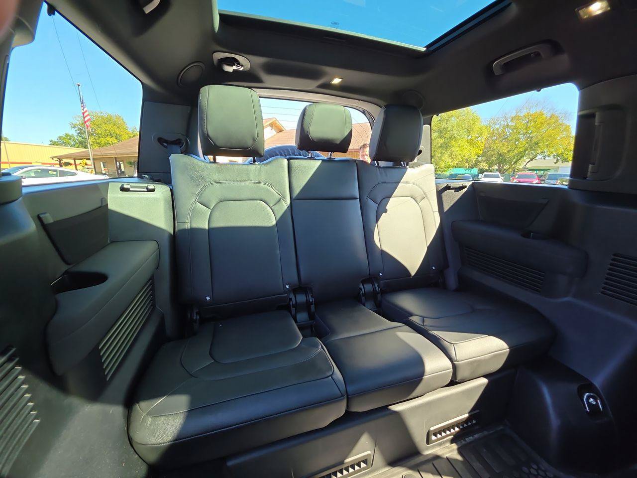 Used 2023 Land Rover Defender 130 SE AWD/4WD image 28