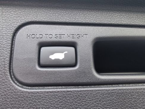 Used 2025 Honda Pilot Black Edition image 40