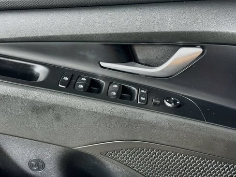 Used 2023 Hyundai Elantra Limited FWD image 14