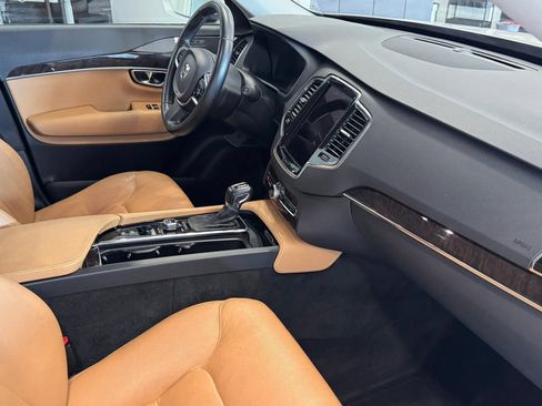 Used 2016 Volvo XC90 T6 Momentum w/ Momentum Plus Package AWD/4WD image 22