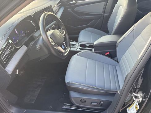 Used 2025 Volkswagen Jetta SE image 17