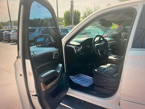 Used 2015 GMC Yukon Denali w/ Premium Package AWD/4WD image 9