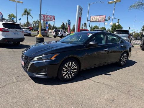 Certified 2025 Nissan Altima 2.5 SV FWD image 3