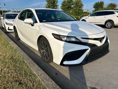 Used 2024 Toyota Camry SE FWD image 2