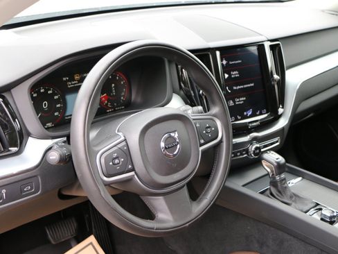 Used 2018 Volvo XC60 T5 Momentum w/ Convenience Package AWD/4WD image 18