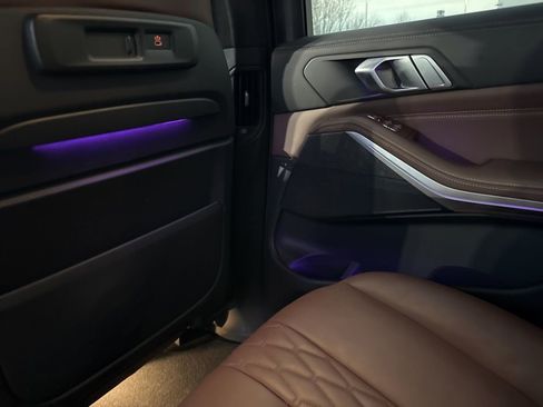 Used 2022 BMW X7 xDrive40i w/ Executive Package image 19