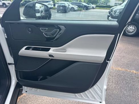 New 2026 Lincoln Aviator Reserve w/ Jet Appearance Package AWD/4WD image 15