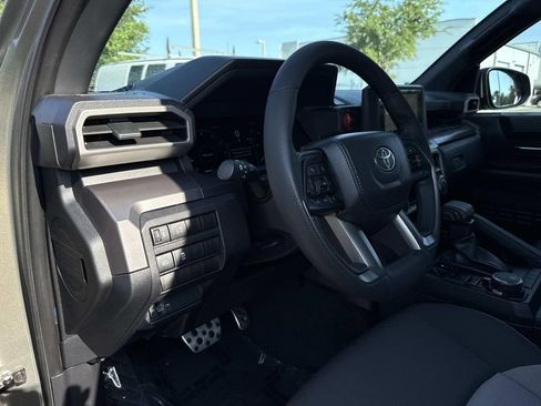 Used 2025 Toyota Tacoma TRD Sport AWD/4WD image 25