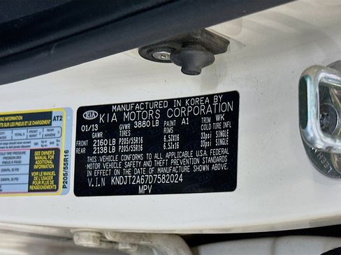 Used 2013 Kia Soul + FWD image 12
