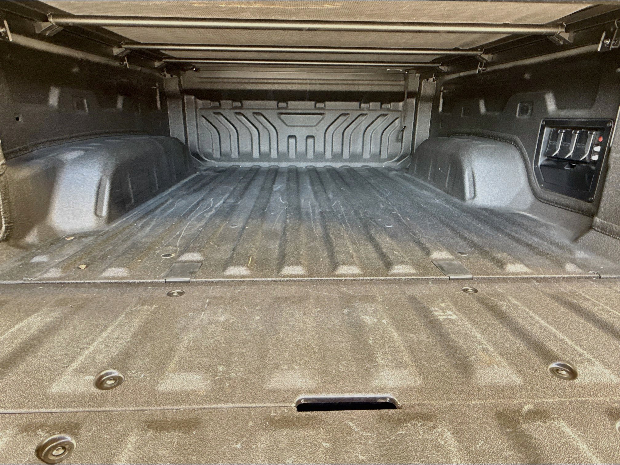 Used 2025 Chevrolet Silverado EV LT AWD/4WD image 28