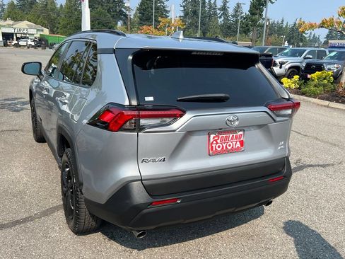 Used 2020 Toyota RAV4 LE AWD/4WD image 9