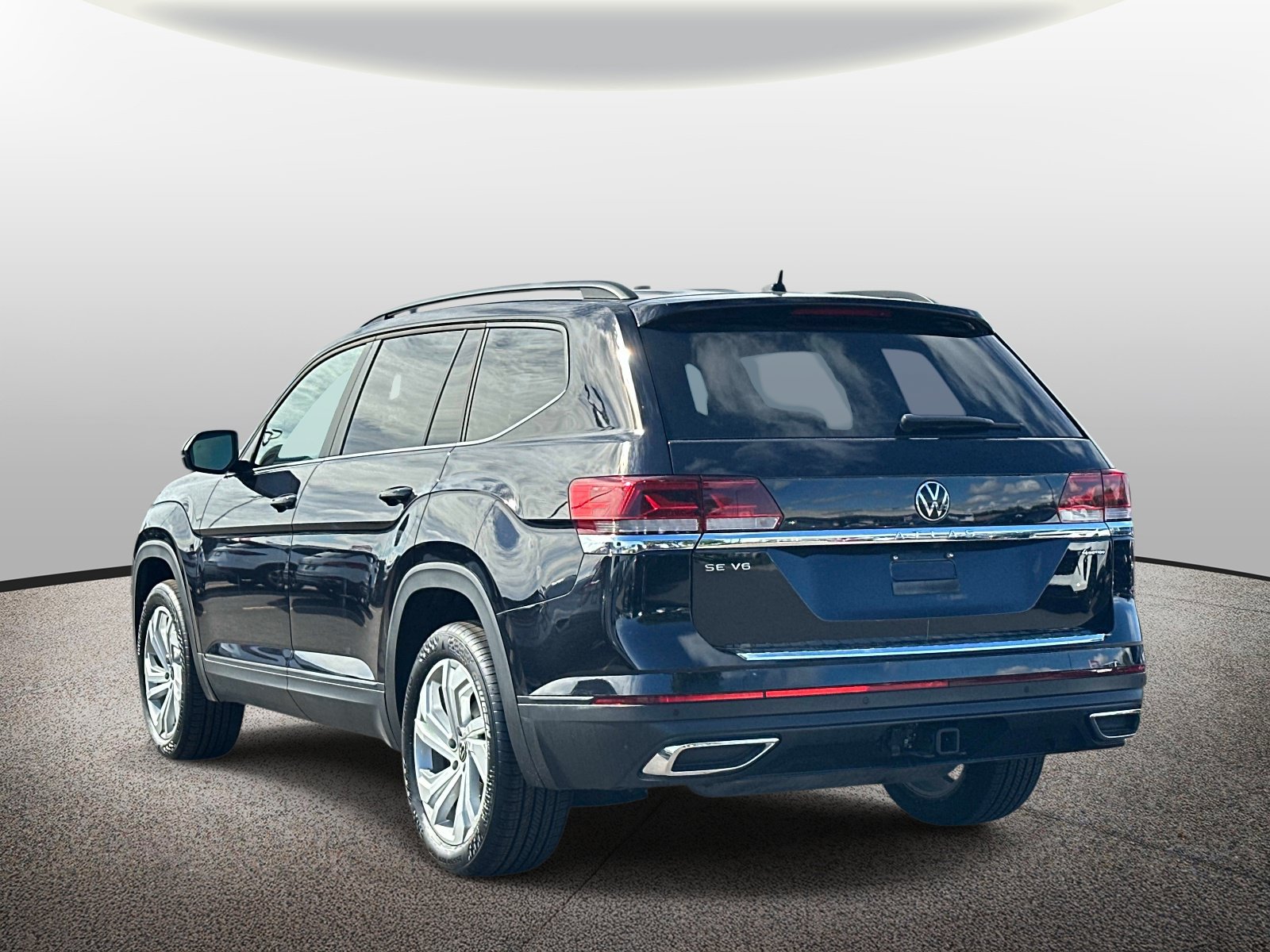 Used 2023 Volkswagen Atlas SE AWD/4WD image 3