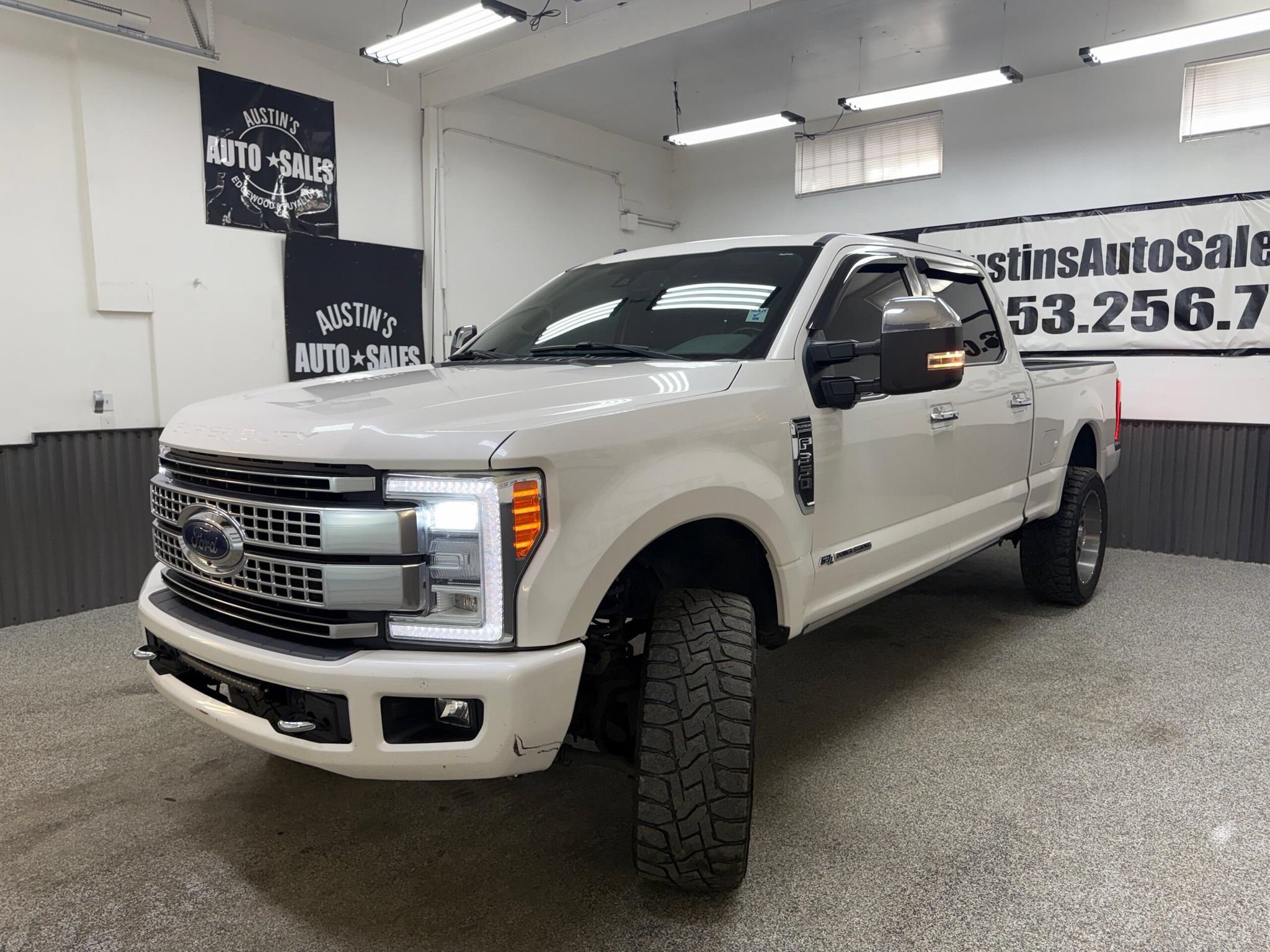 Used 2017 Ford F350 Platinum w/ Platinum Ultimate Package AWD/4WD image 3
