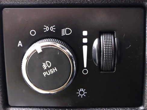 Used 2018 Jeep Grand Cherokee Limited image 10