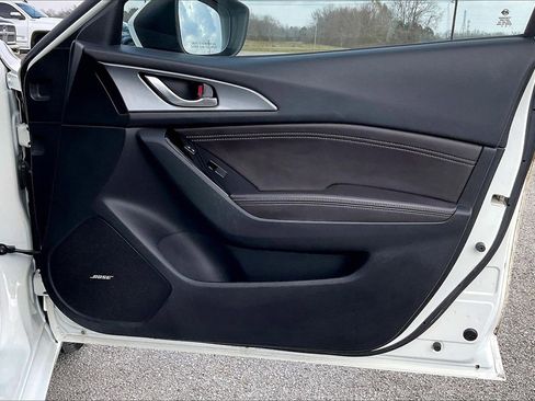 Used 2017 MAZDA MAZDA3 Grand Touring image 29