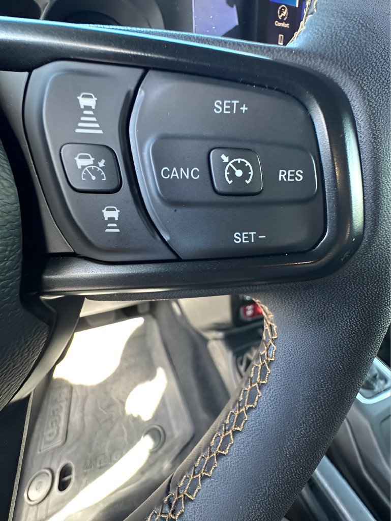 Used 2024 Jeep Wrangler Unlimited AWD/4WD image 15