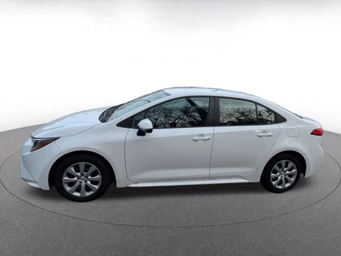 Used 2025 Toyota Corolla LE image 4