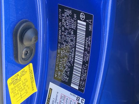 Certified 2019 Toyota C-HR XLE image 30