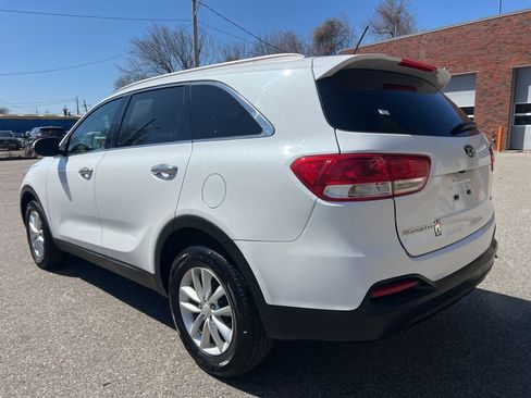 Used 2017 Kia Sorento LX image 3