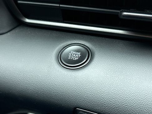 Used 2025 Hyundai Elantra Sport image 20