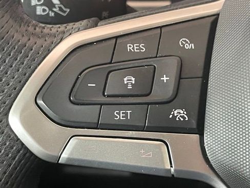 Used 2023 Volkswagen Atlas SEL Premium image 9