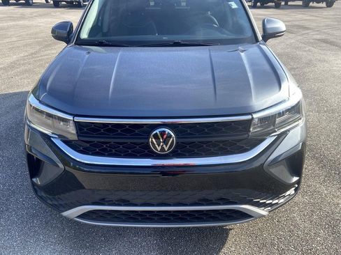 Used 2024 Volkswagen Taos SE image 30