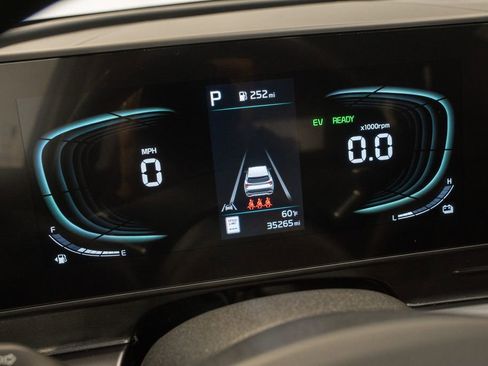 Used 2023 Kia Sportage EX image 16