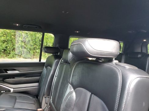 Used 2024 Jeep Wagoneer L Series II RWD image 11