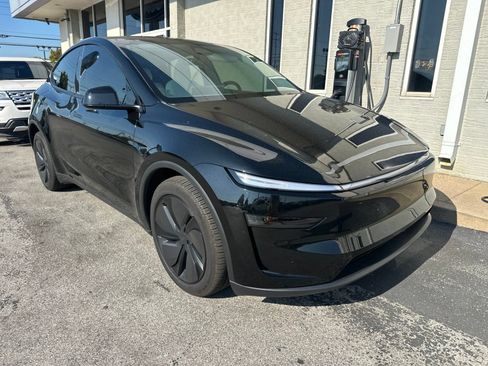 Used 2026 Tesla Model Y AWD image 3