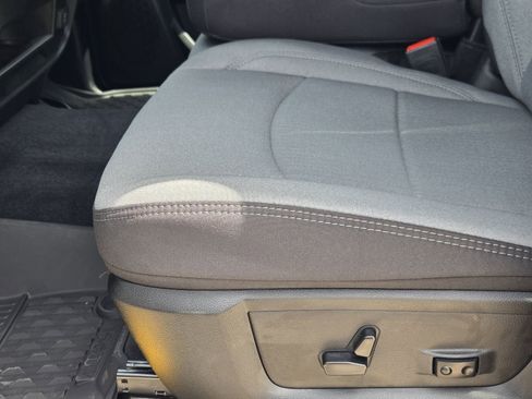 Used 2024 RAM 2500 Big Horn w/ Protection Group AWD/4WD image 32