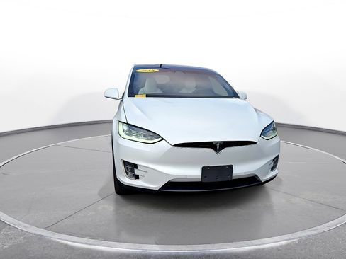 Used 2018 Tesla Model X 75D AWD/4WD image 3