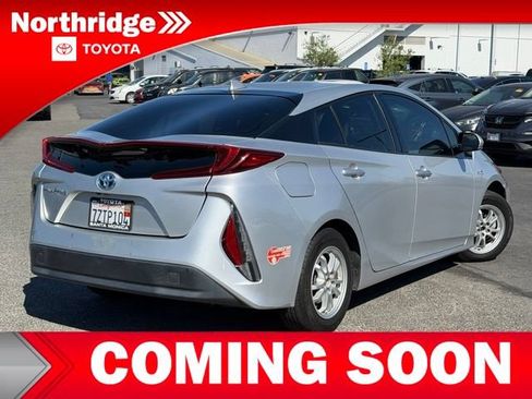 Used 2017 Toyota Prius Prime Premium w/ Preferred Accessory Package FWD image 4