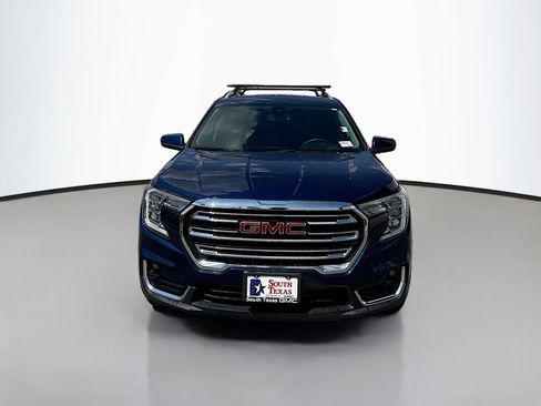 Used 2022 GMC Terrain SLT w/ LPO, 'HIT The Road' Package FWD image 2