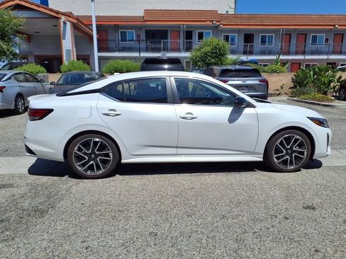 Used 2025 Nissan Sentra SR w/ SR Premium Package FWD image 22