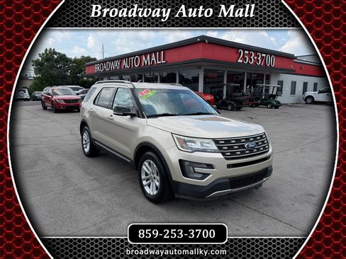 Used 2017 Ford Explorer XLT FWD image 1