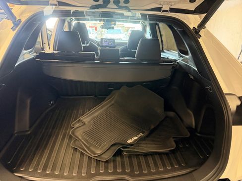 Used 2021 Toyota RAV4 SE w/ Weather & Moonroof Package AWD/4WD image 19