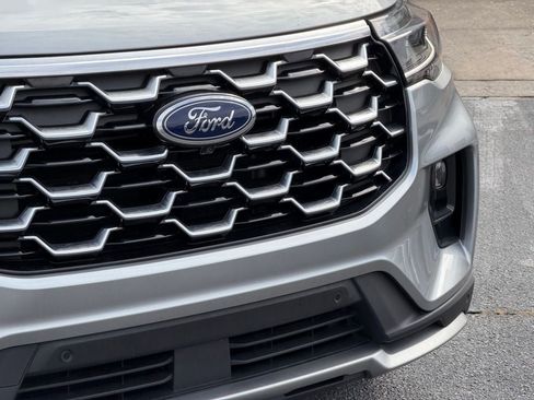 Certified 2025 Ford Explorer Platinum w/ Ultimate Package image 9